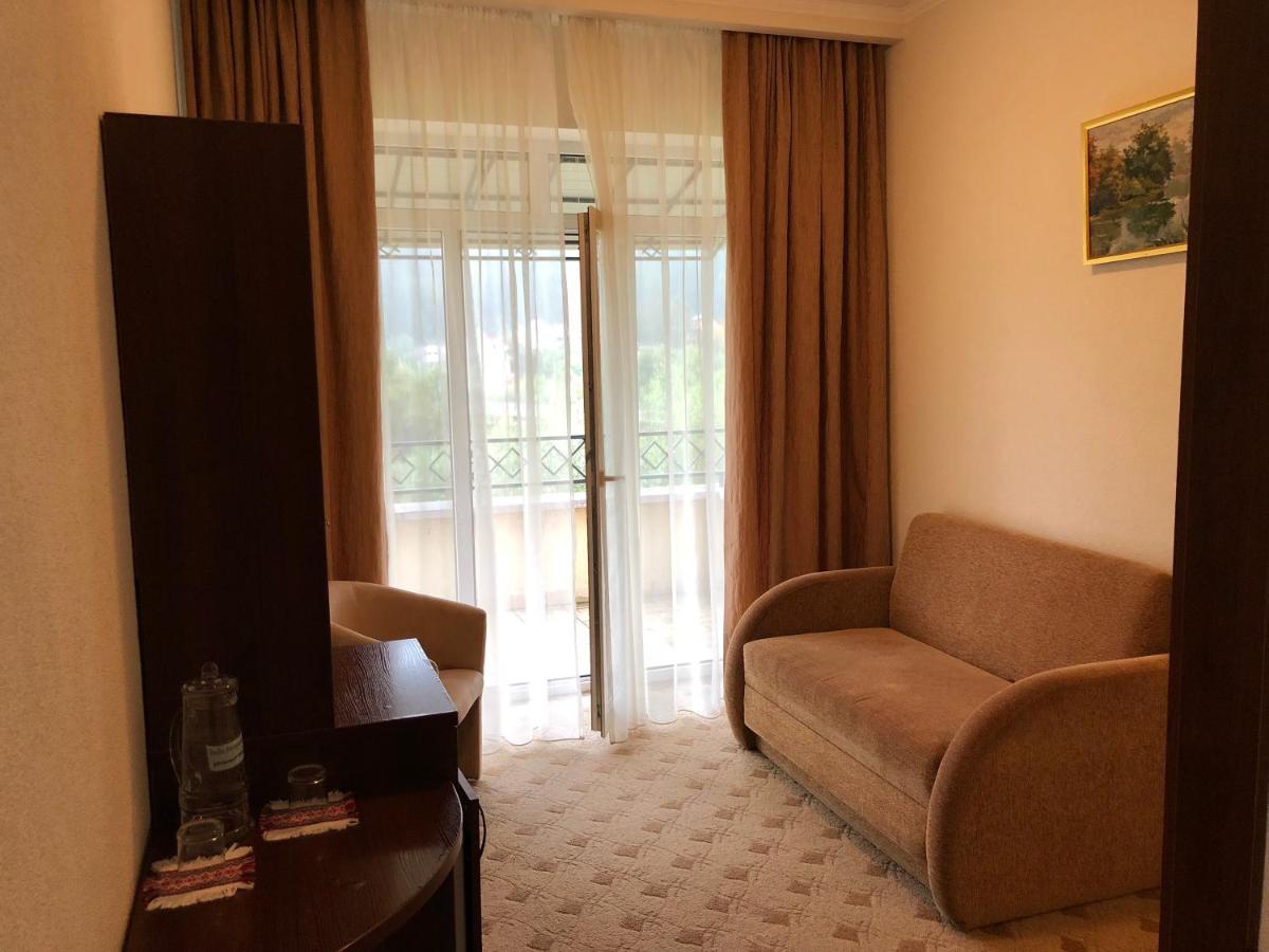 Gerdan Hotel Yaremche Bagian luar foto